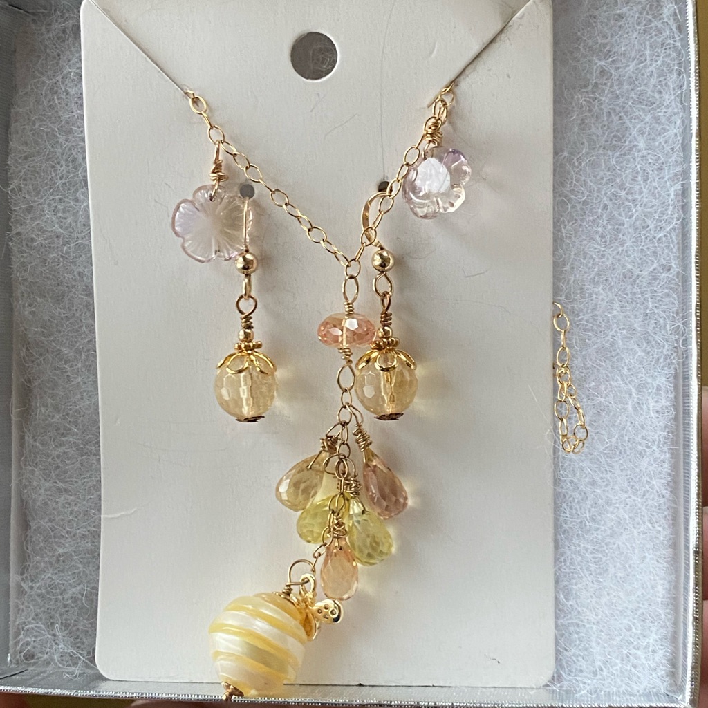Elegant Multicolor Floral Pendant Necklace